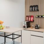 Hochwertige Living Office Design Küchen- und Kaffeebereiche für produktives Arbeiten.